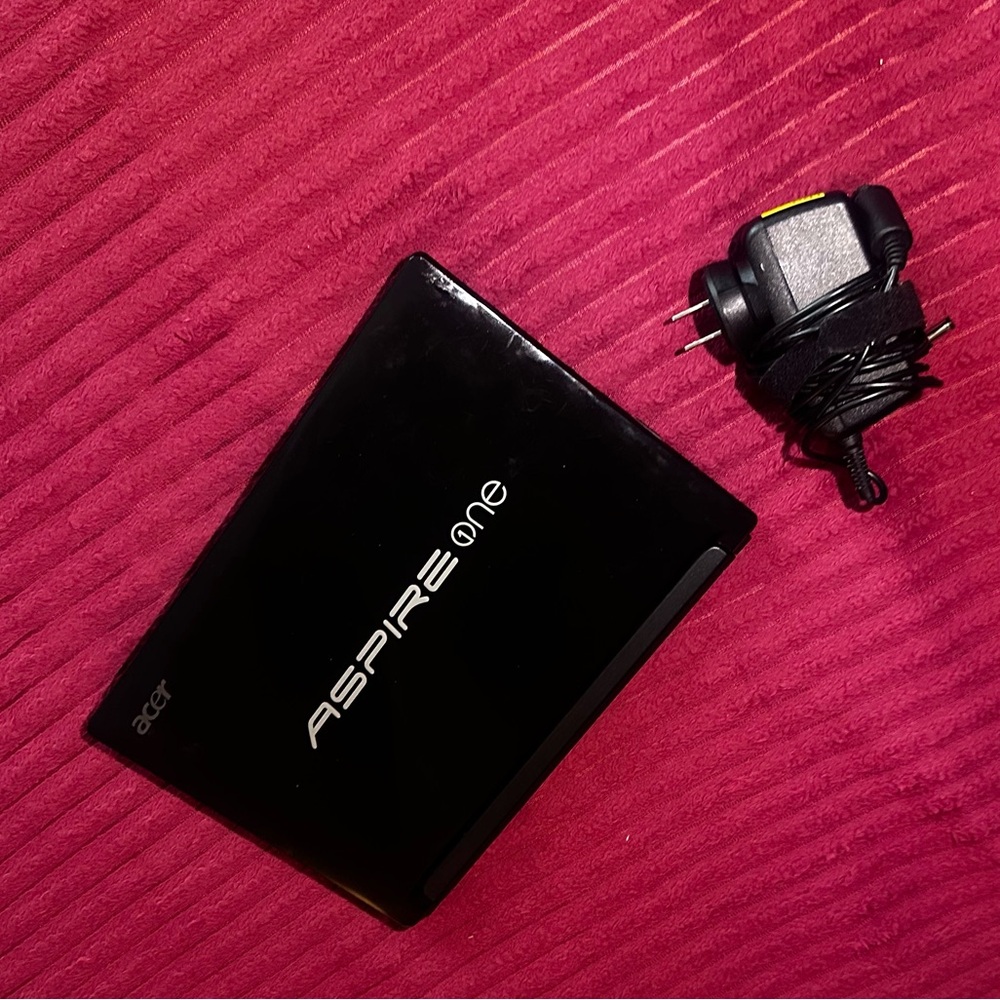 Acer Aspire One Series Black Netbook with Power Adapter